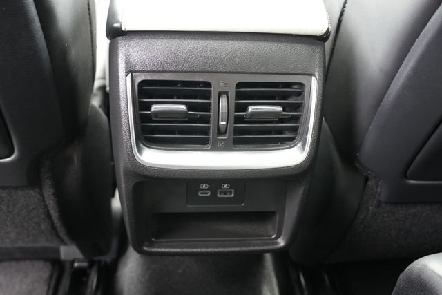 Used 2023 White INFINITI LUXE image 19