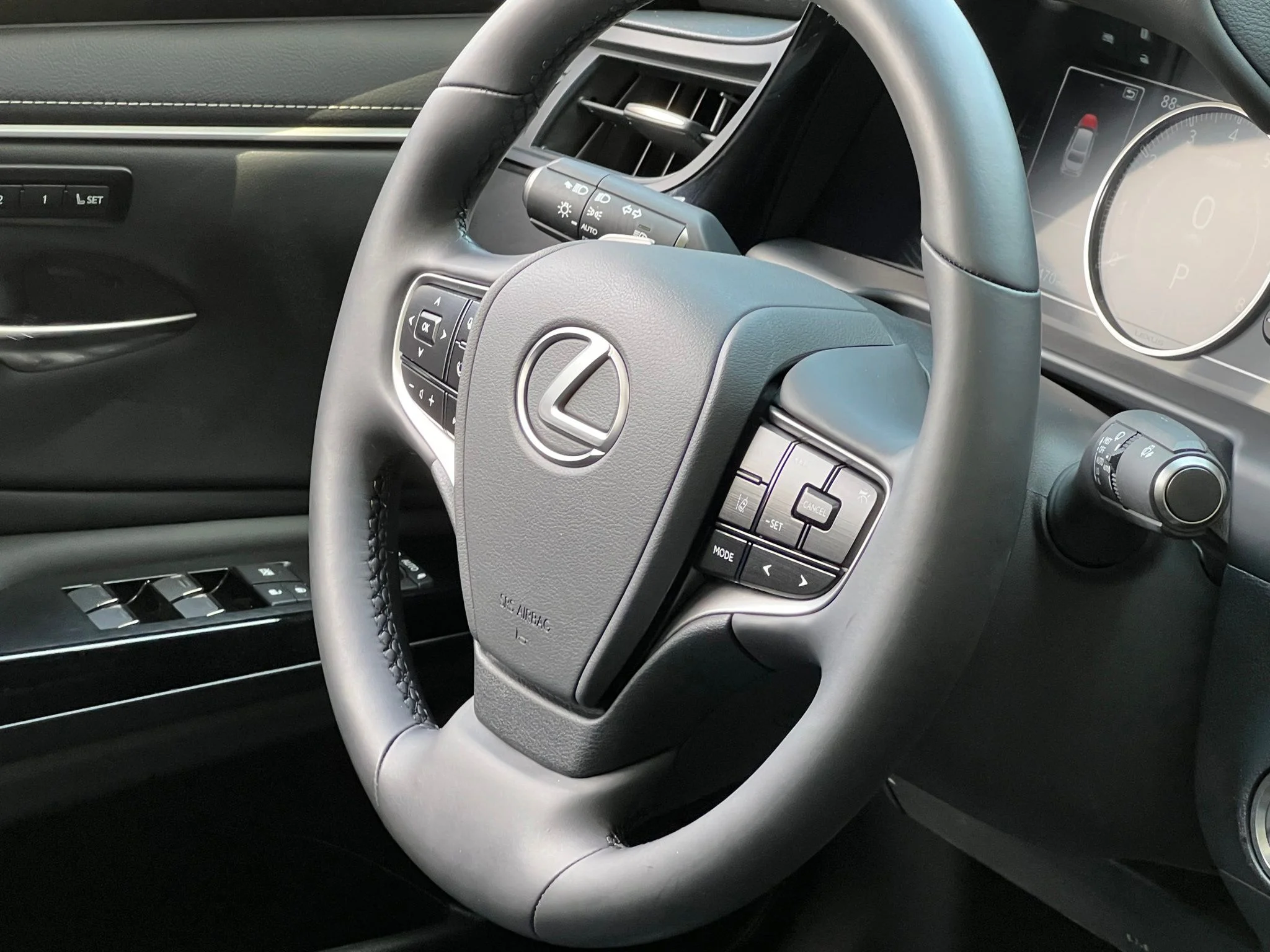 Used 2025 Red Lexus 300h F SPORT Design image 22