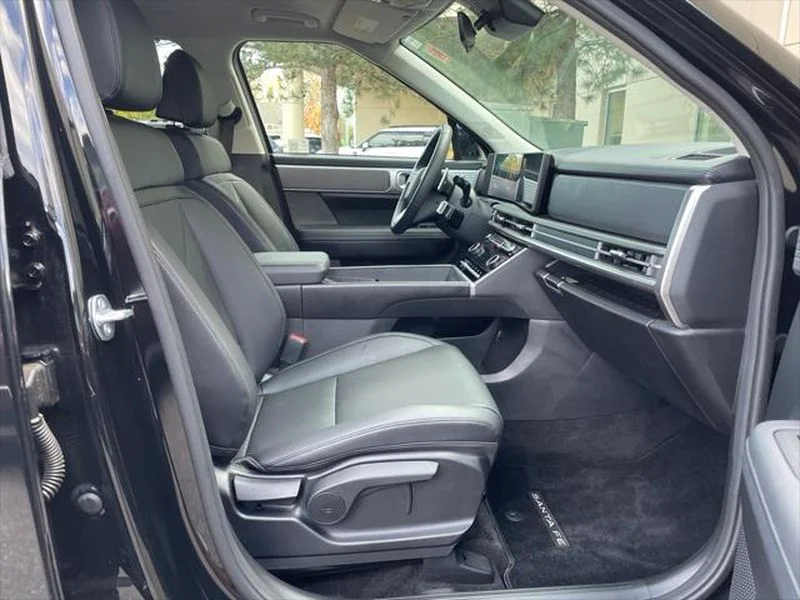 Used 2025 Phantom Black Hyundai SEL image 24