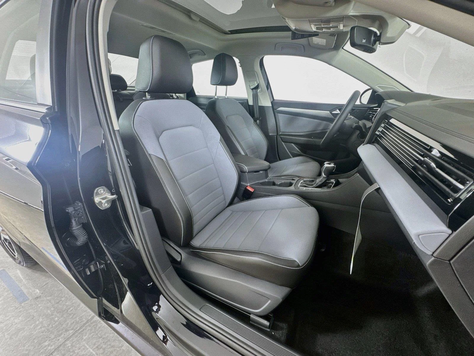 New 2027  Volkswagen SE image 27