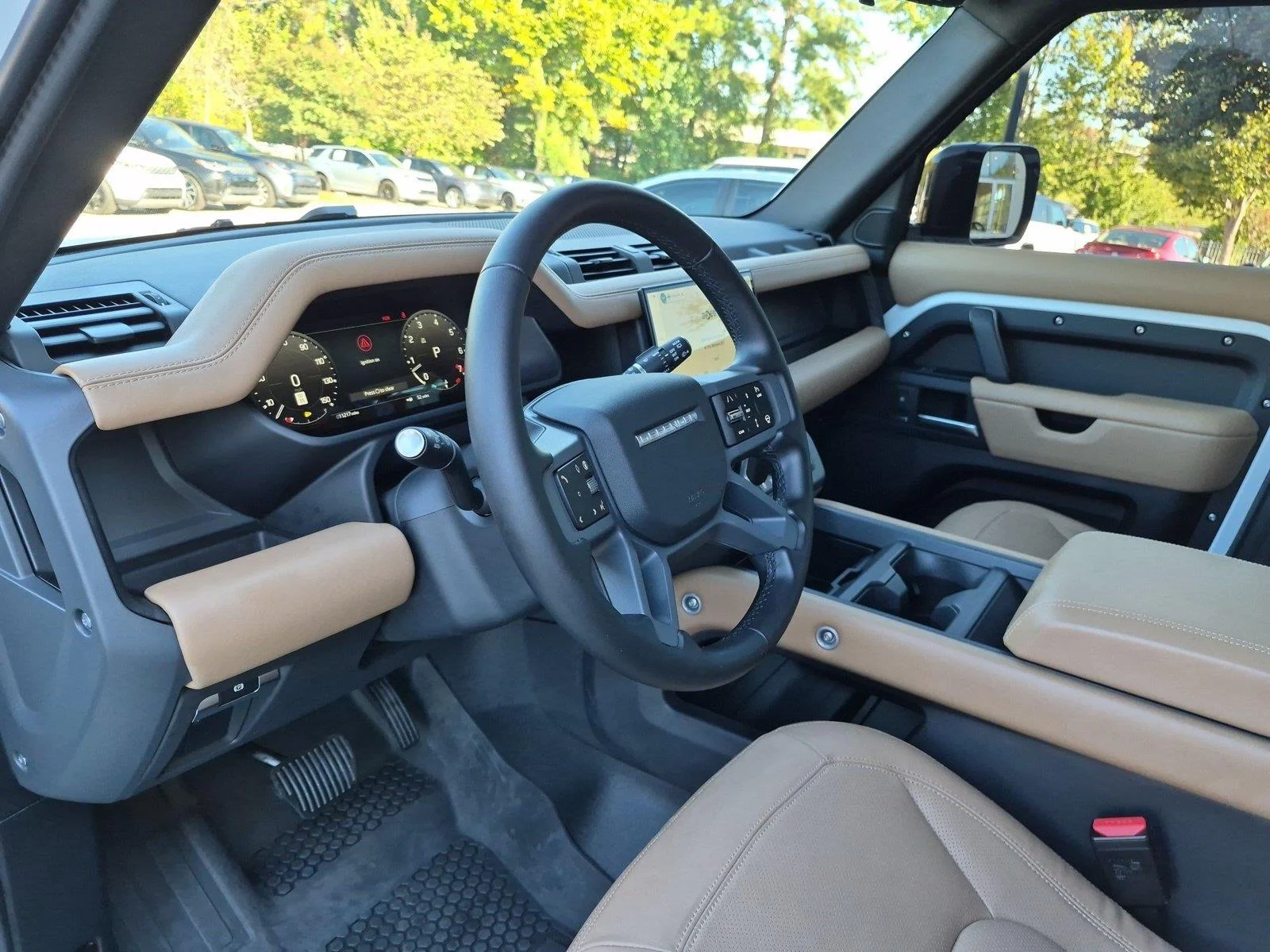Used 2025 Fuji White Land Rover X-Dynamic SE image 18