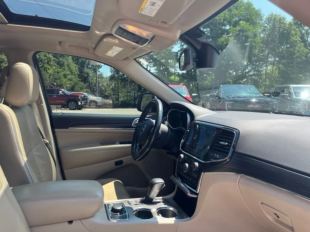 Used 2019 Bright White Clearcoat Jeep Limited image 37