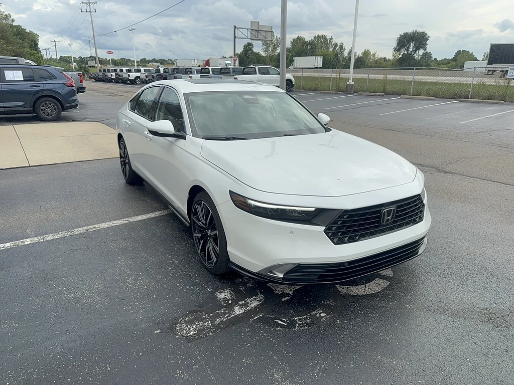 New 2026 Platinum White Pearl Honda Touring image 3