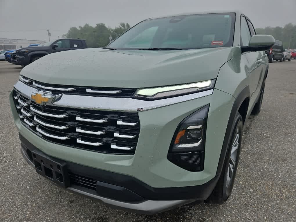 Used 2025 Cacti Green Chevrolet AWD LT image 8