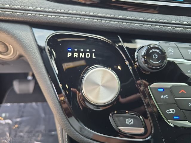 New 2026 Diamond Black Crystal Pearl-Coat Exterior Paint Chrysler Limited image 23