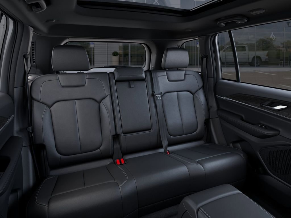 New 2025 Bright White Clear-Coat Exterior Paint Jeep Limited image 15