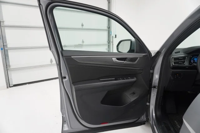 2025 Volkswagen Atlas Cross Sport SE w/Tech - Photo 14