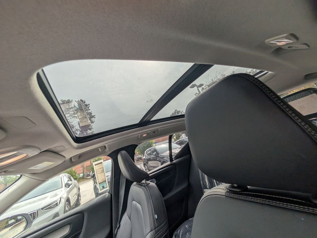 2026 Volvo XC40 Plus - Photo 12