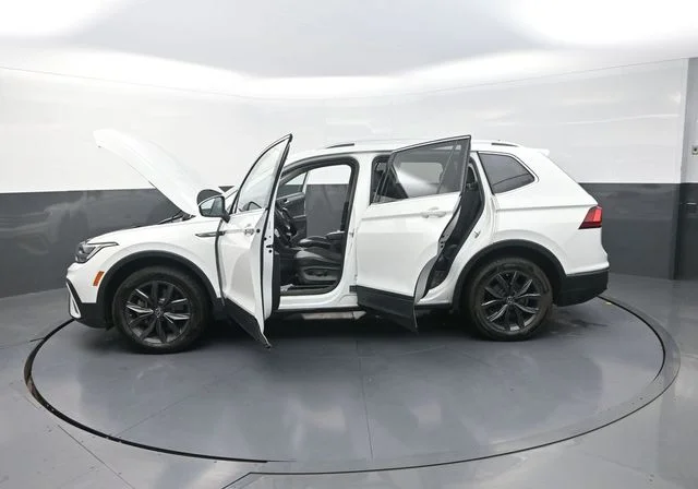 Used 2022 White Volkswagen 2.0T SE image 42