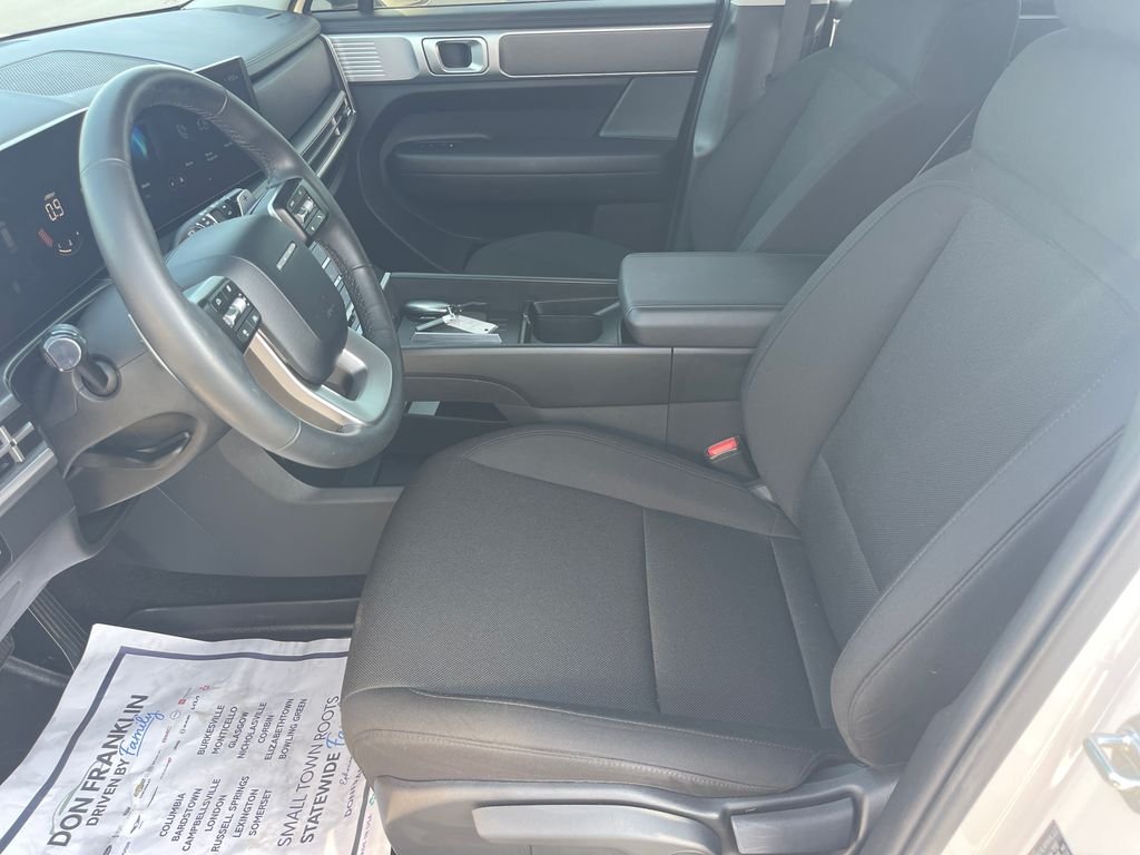Used 2025 White Hyundai SE image 13