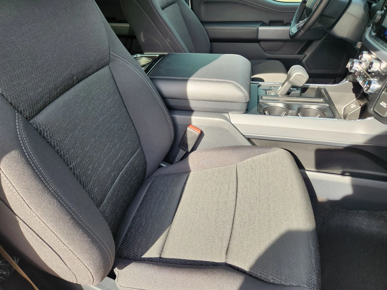 New 2026 Oxford White Ford XLT image 10