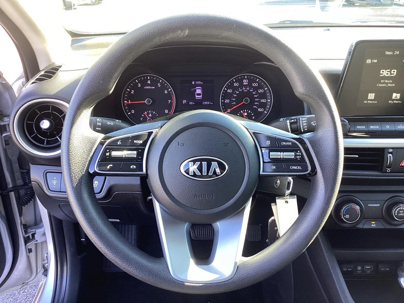 Used 2020 Silky Silver Kia LXS image 17