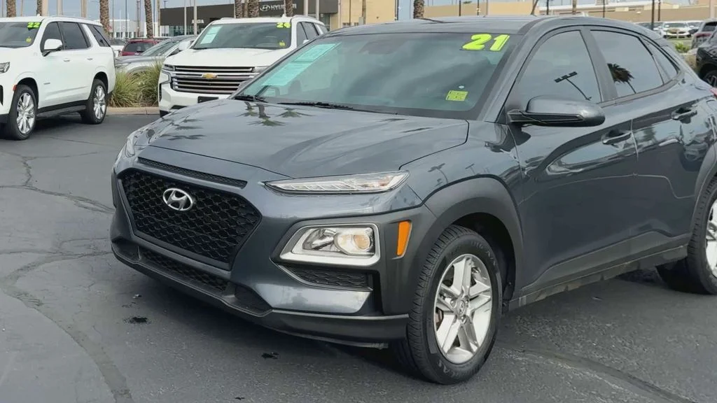 Used 2021 Gray Hyundai SE image 5