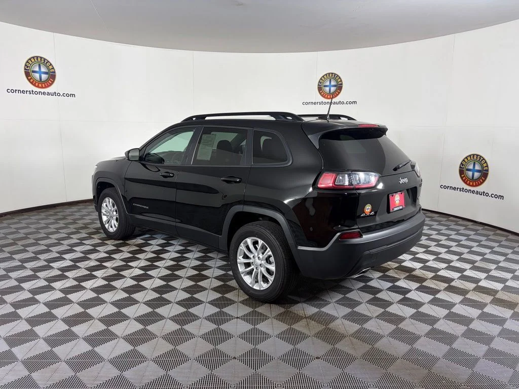 Used 2022 Black Jeep Latitude Lux image 21