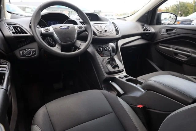Used 2015  Ford S image 10
