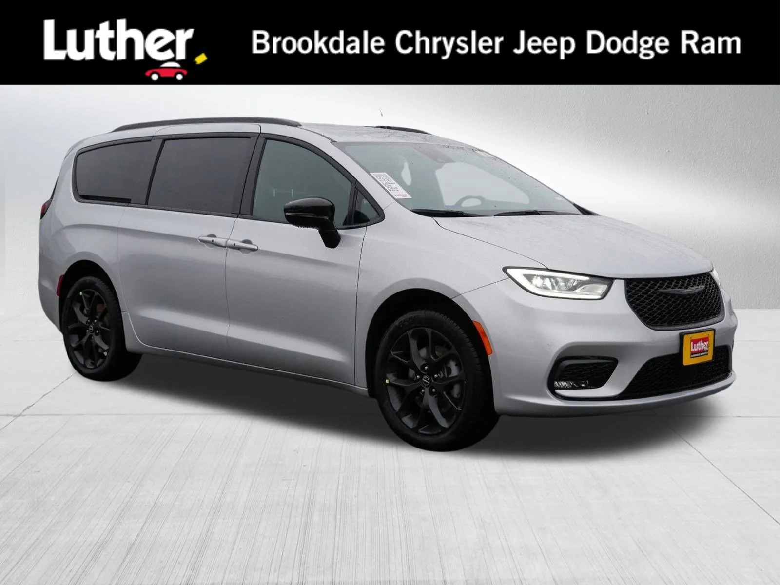 2026 Chrysler Pacifica Select AWD's photo