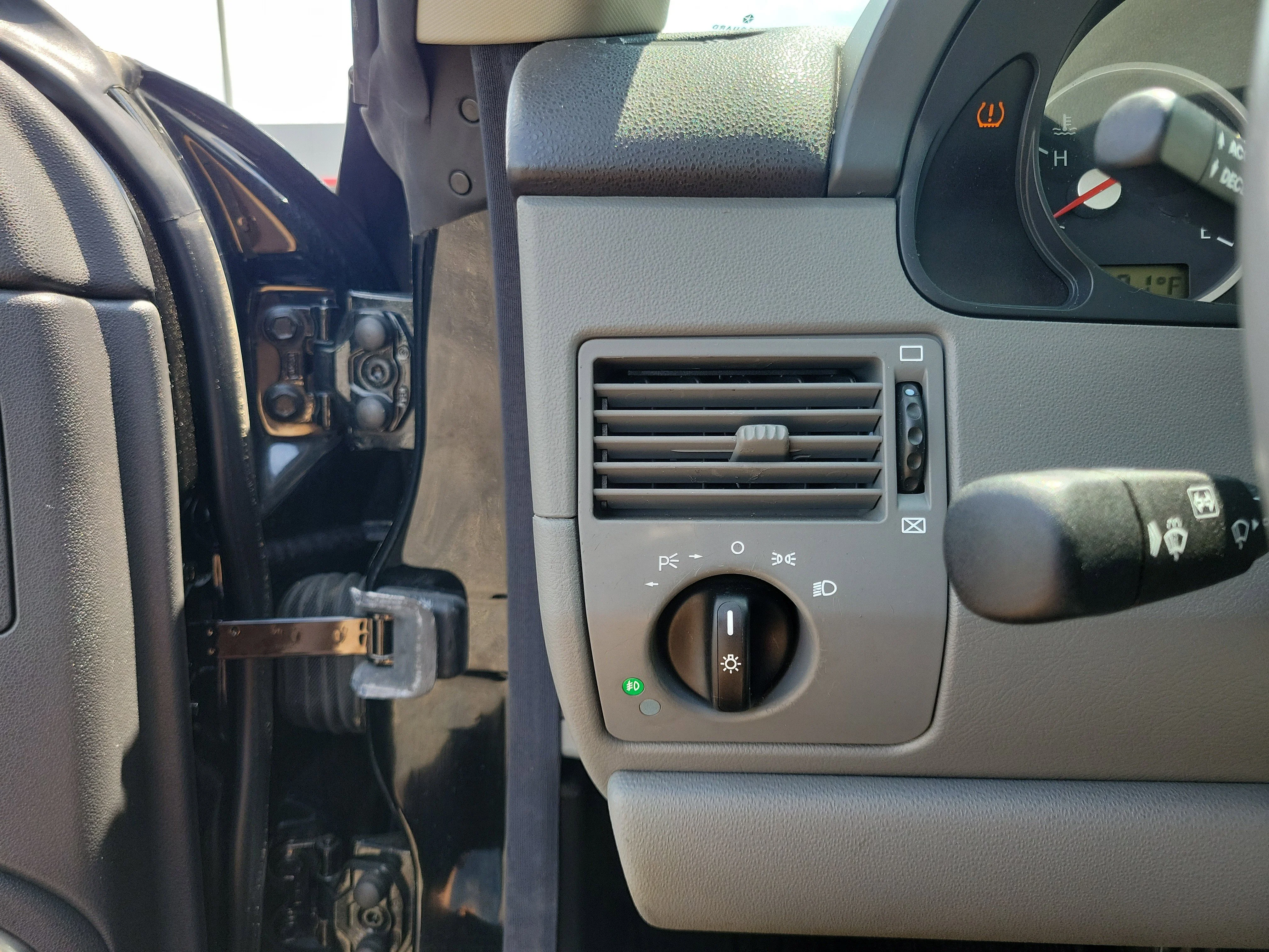 Used 2005 Black Clearcoat Chrysler Limited image 15