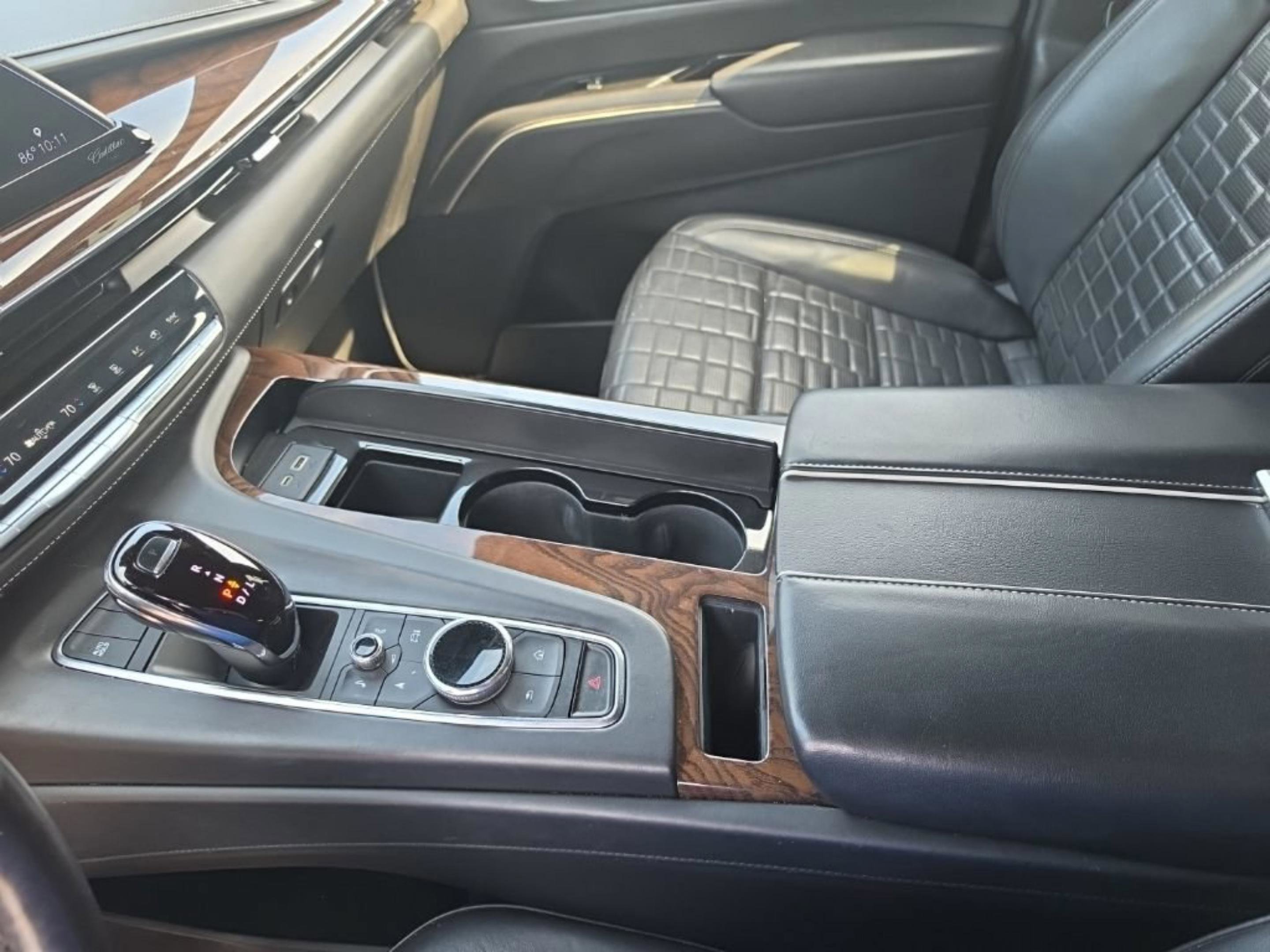 Used 2021 CRYSTAL WHITE TRICOAT Cadillac Sport Platinum image 24