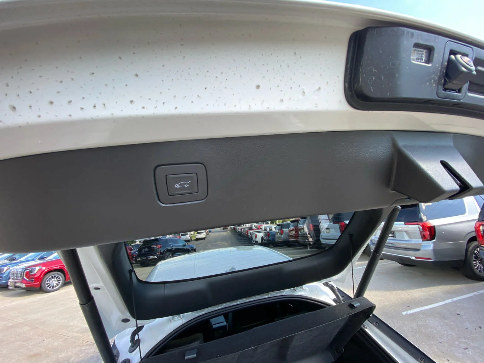 New 2026 White Frost Tricoat Buick Avenir image 23