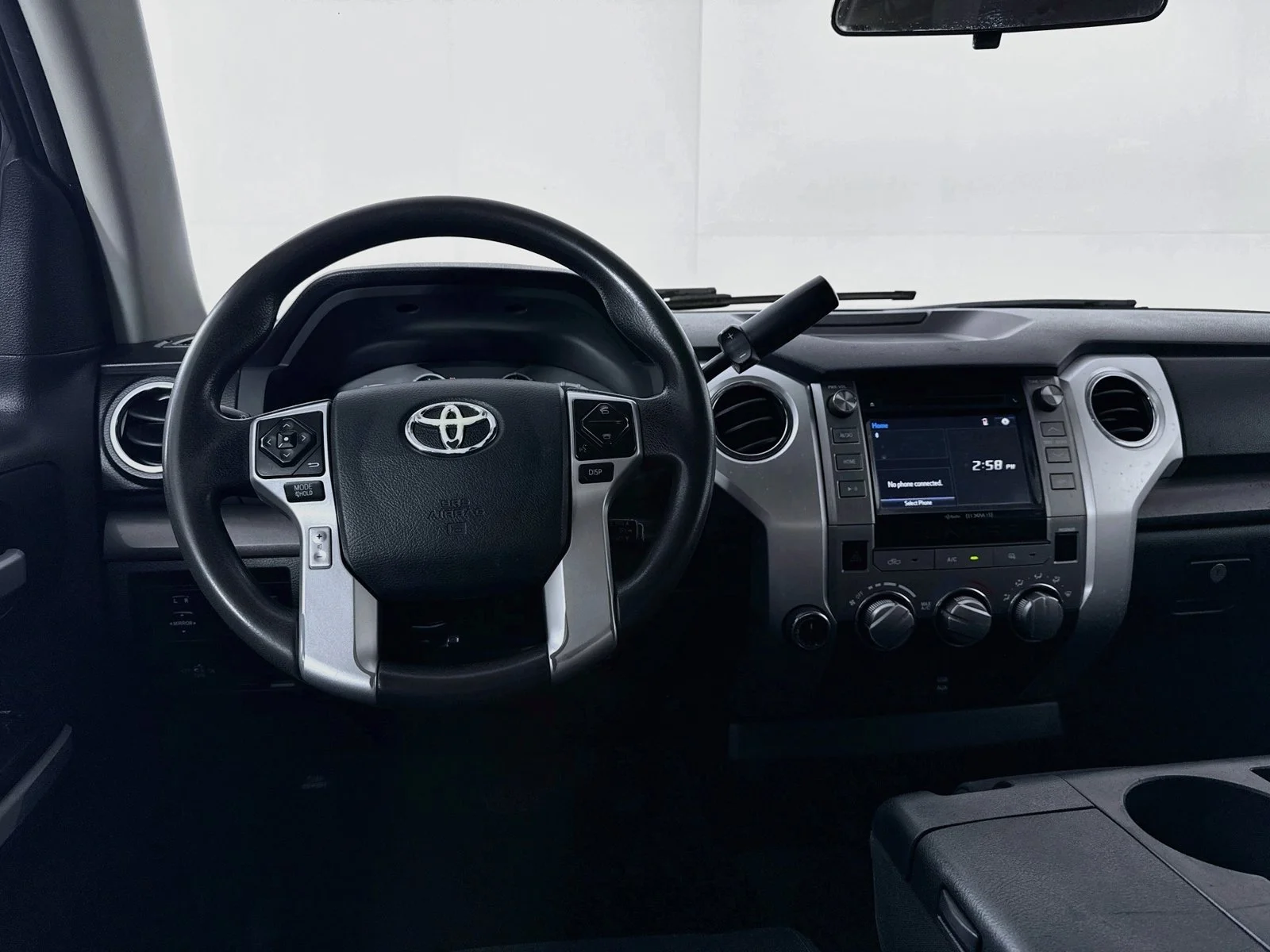 Used 2016 White Toyota SR5 image 18