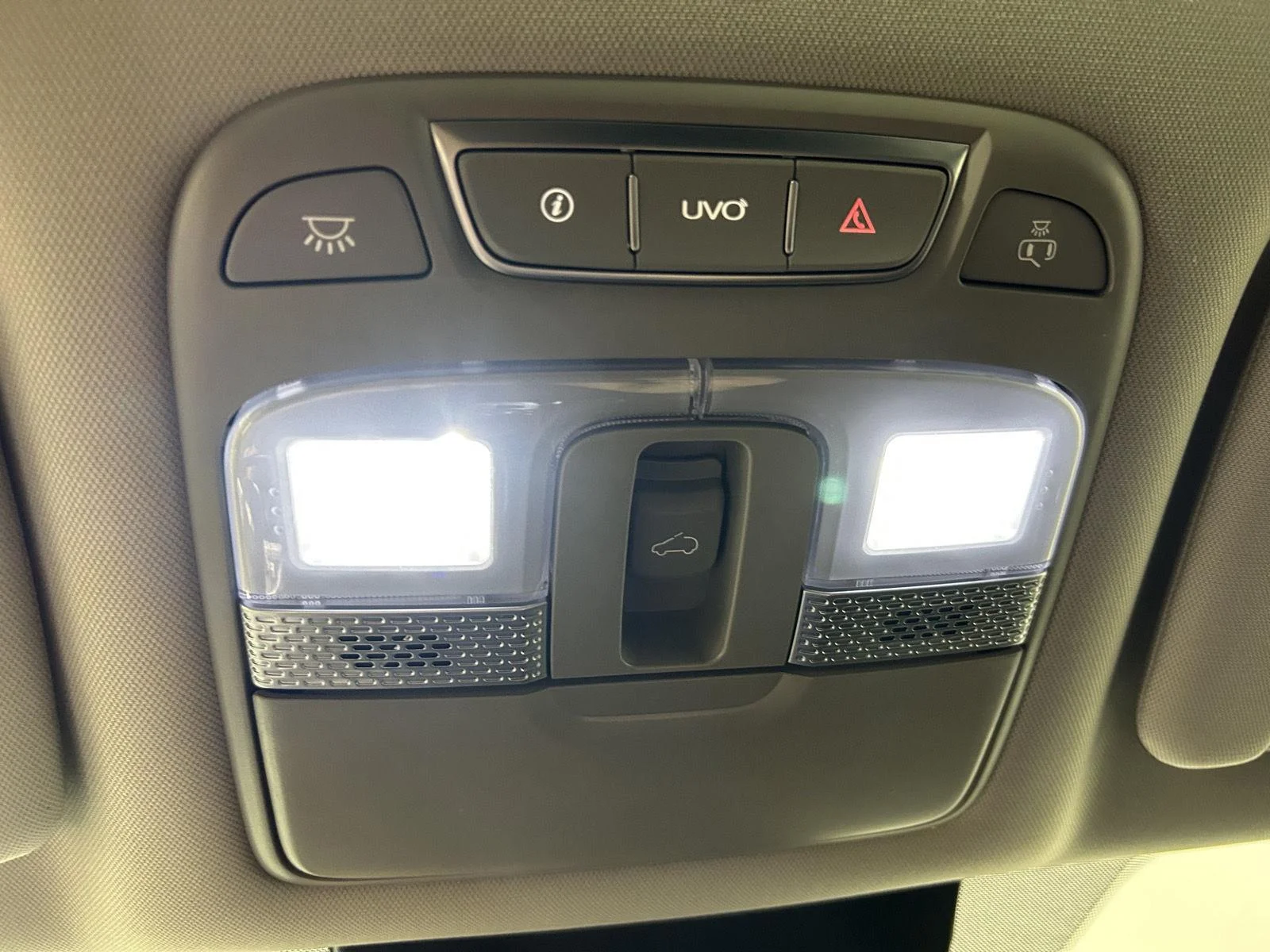 Used 2022 White Pearl Kia EX image 29