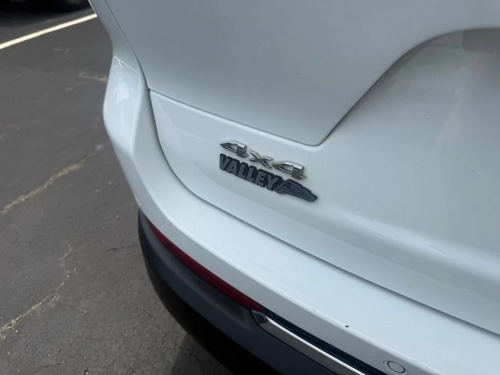 Used 2023 White Jeep Limited image 45