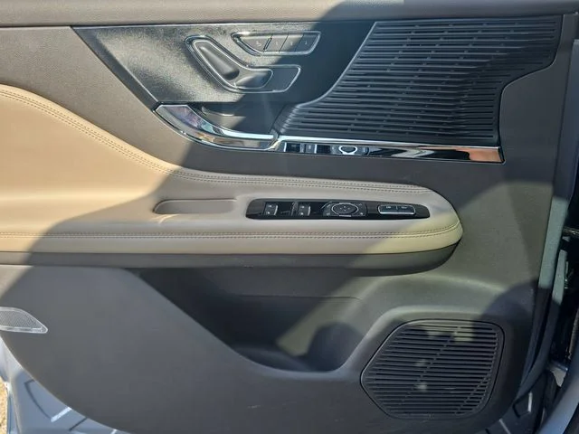 Certified Used 2022 Blue Metallic Lincoln Standard image 18