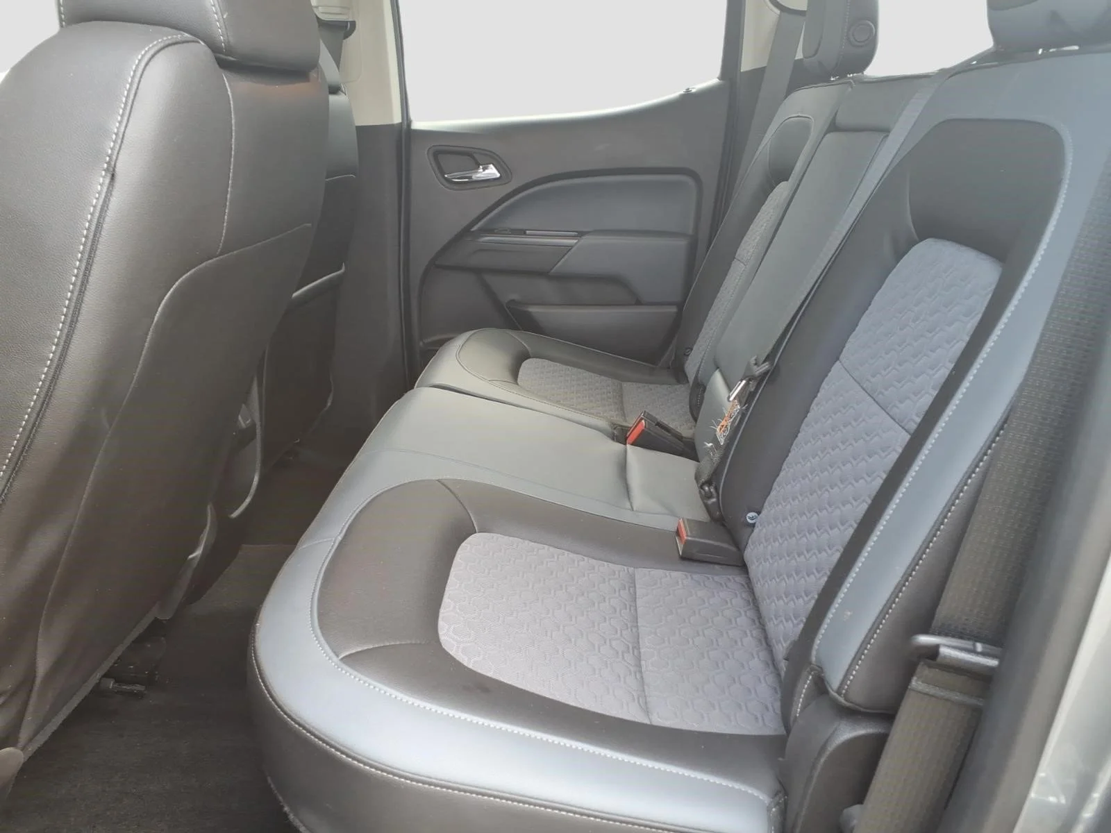 Used 2018 Satin Steel Metallic G9k Chevrolet Z71 image 14