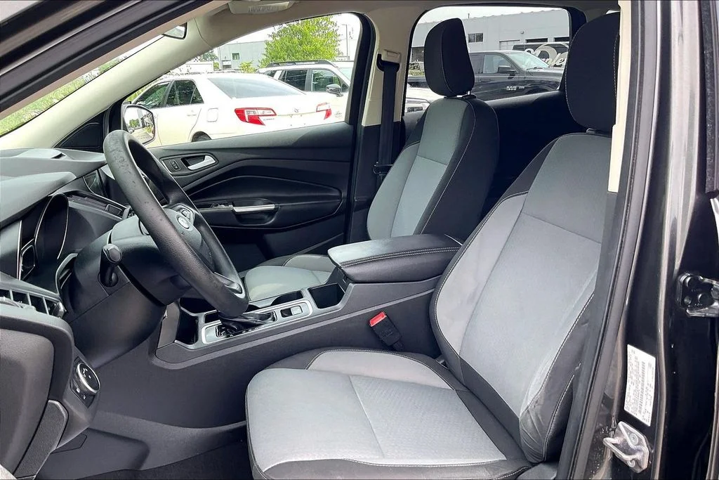 Used 2018 Gray Ford SE image 22