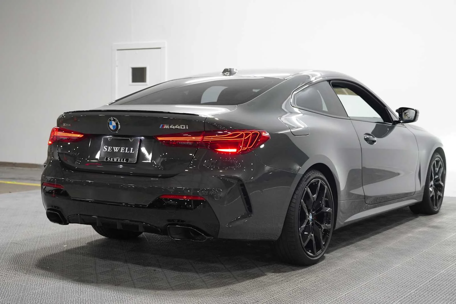 Certified Used 2025 Dravit Grey Metallic BMW M440i xDrive image 4