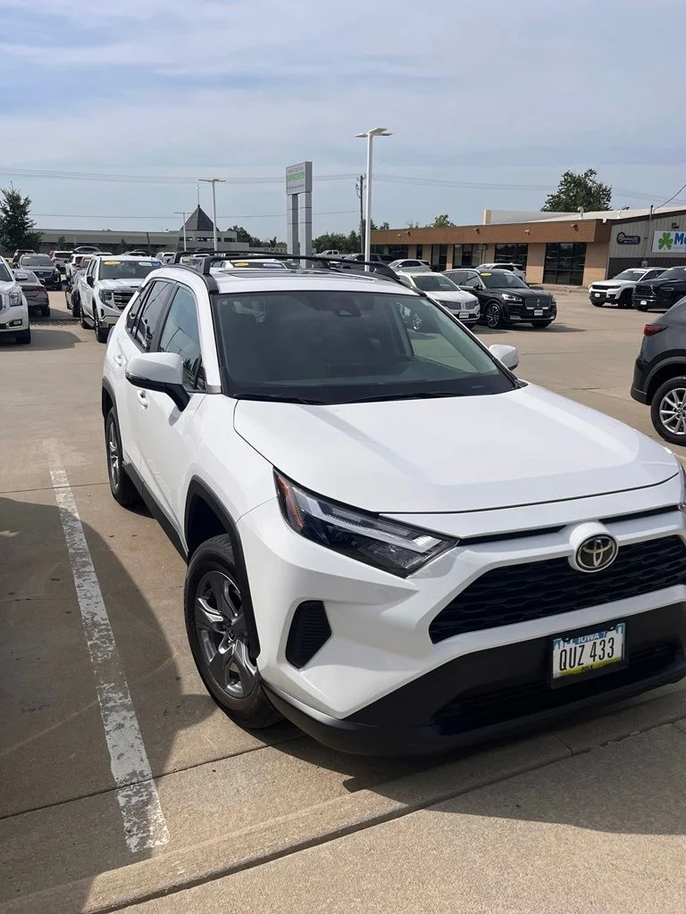 Used 2025 White Toyota XLE image 4