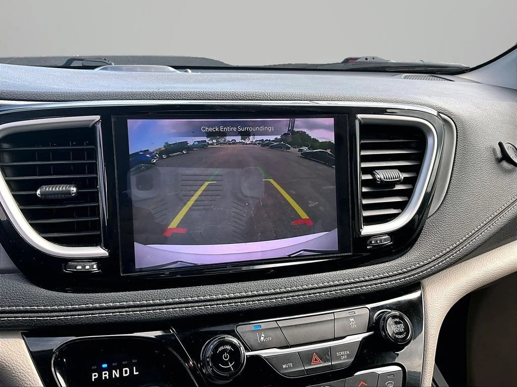 Used 2022 White Chrysler Touring L image 20