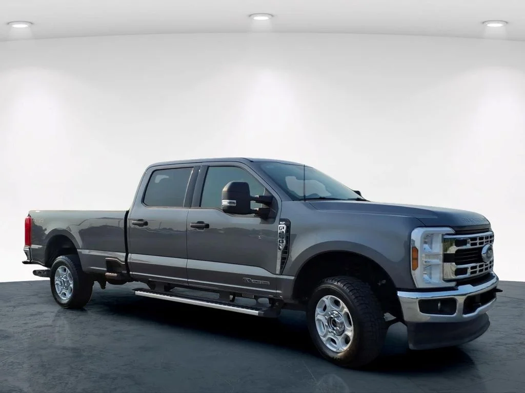 Used 2025 Gray Ford XLT image 5