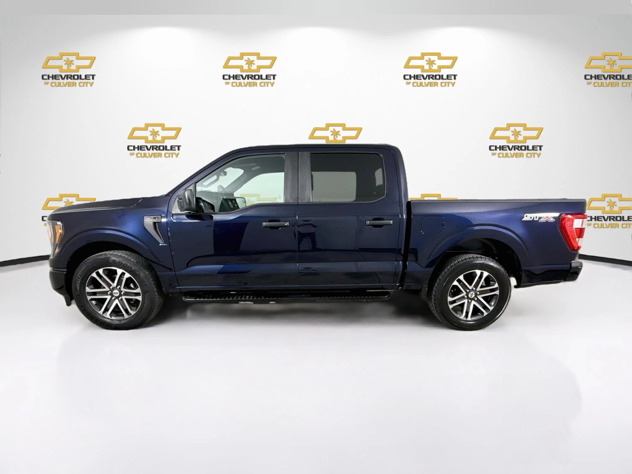 Used 2023 Blue Ford XL image 5