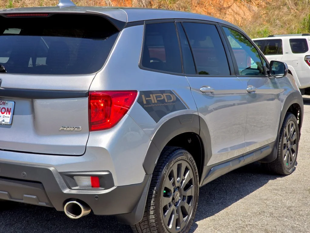 Used 2023 Silver Honda EX-L image 50