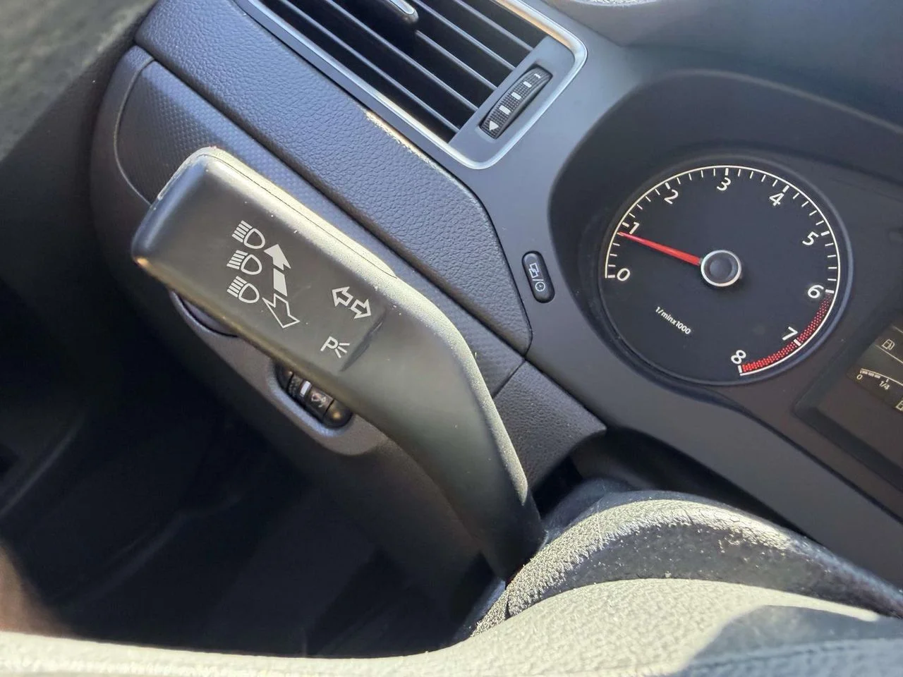 Used 2014 Tempest Blue Metallic Volkswagen 2.0L S image 31