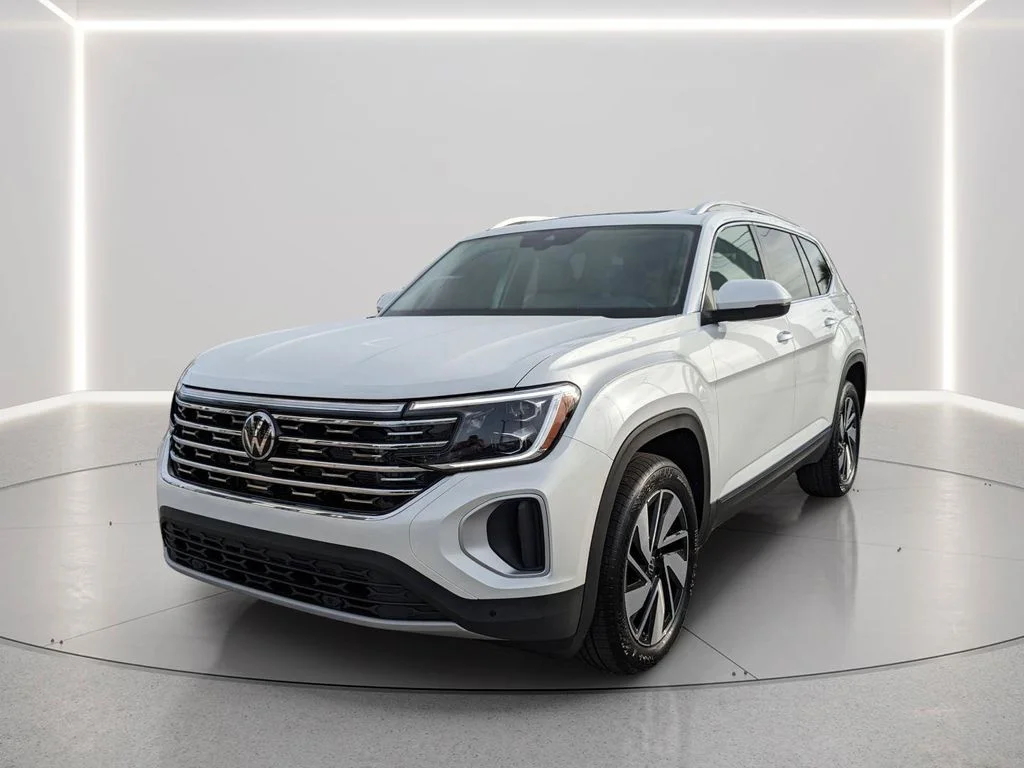 New 2026 White/off-white Volkswagen SEL image 4
