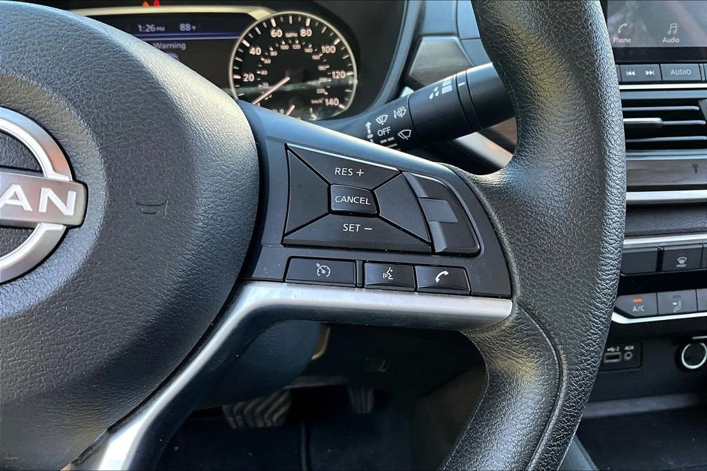 Used 2025 Super Black Clearcoat Nissan 2.5 SV image 11