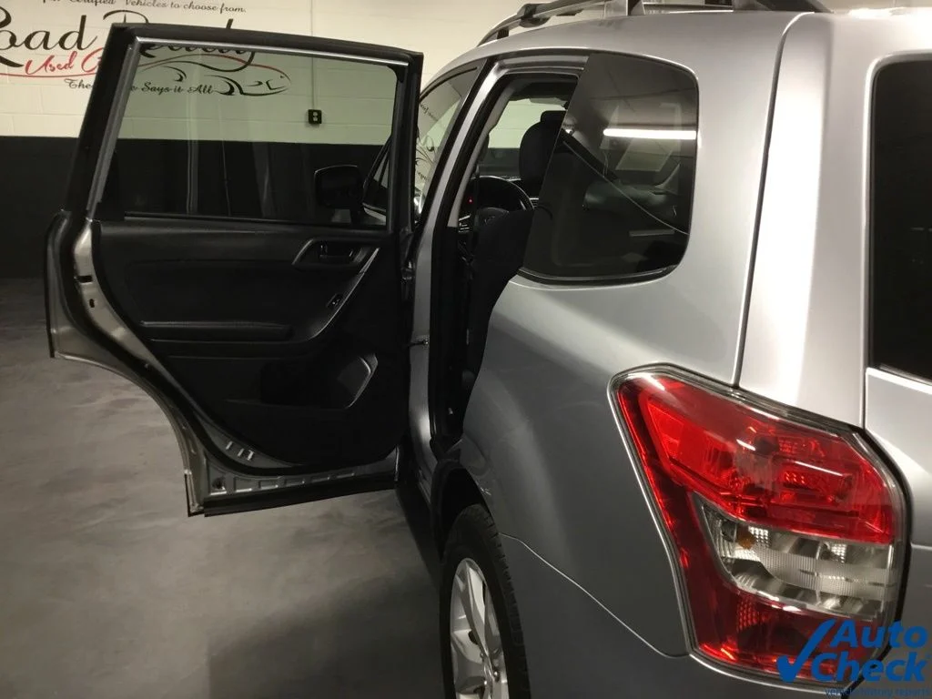 Used 2016 Silver Subaru 2.5i Premium image 26
