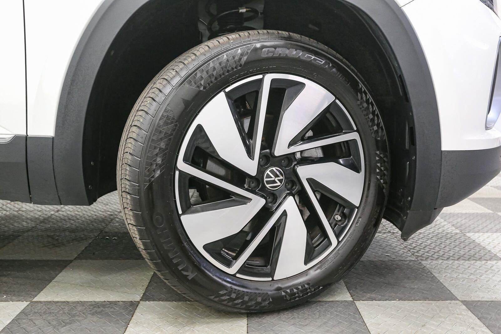 Used 2025 WH Volkswagen 2.0T SEL image 18