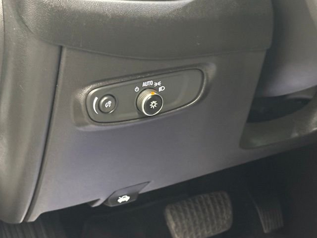 Used 2020 White Chevrolet LS image 17