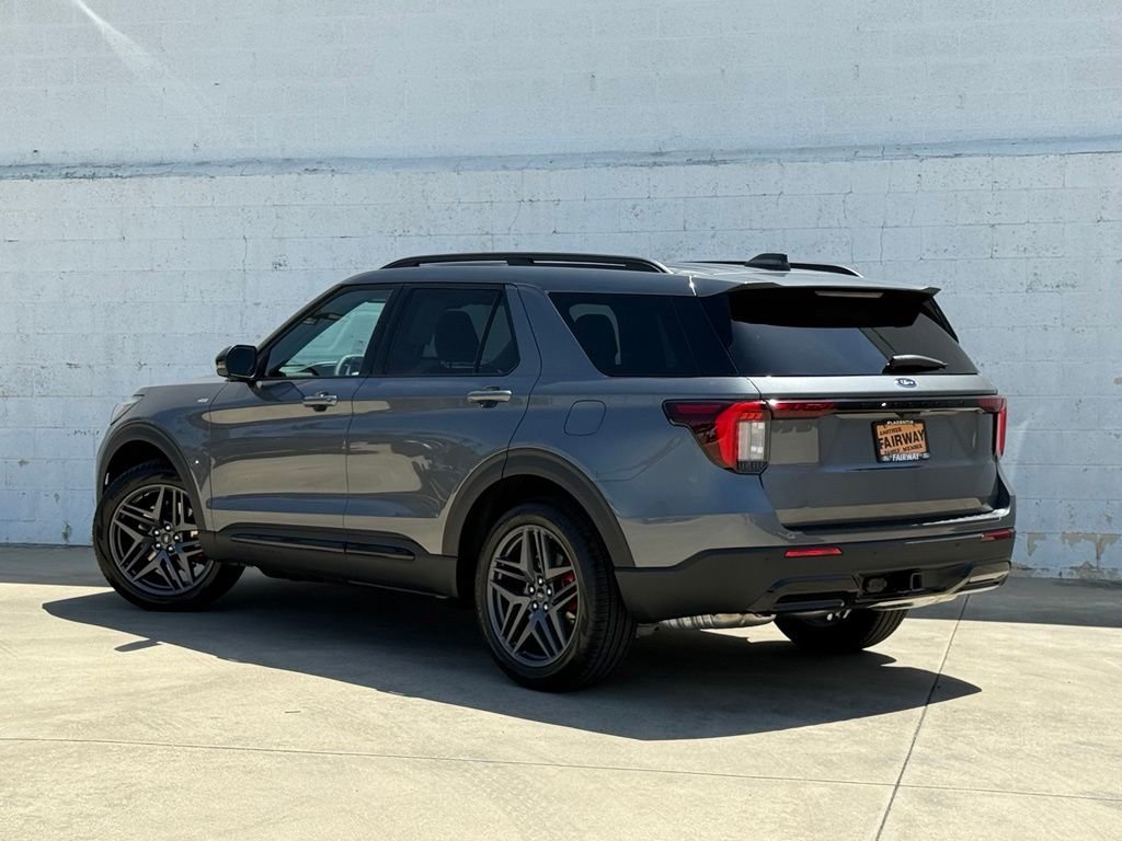 New 2026 Carbonized Gray Metallic Ford ST-Line image 3