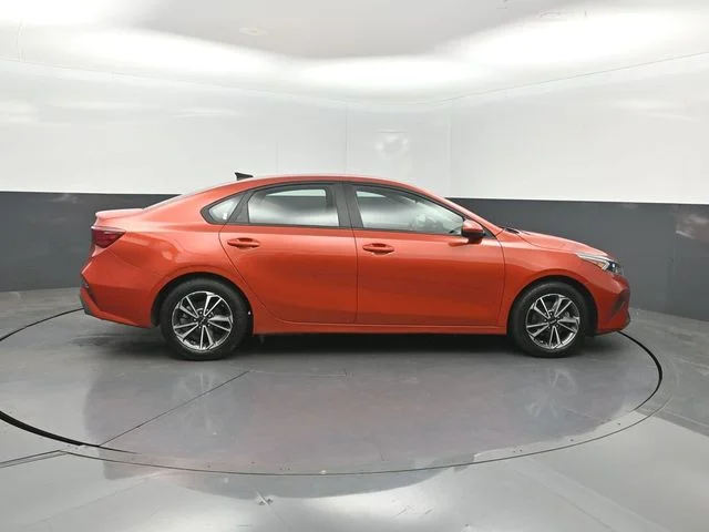 Used 2023 Red Kia LXS image 35