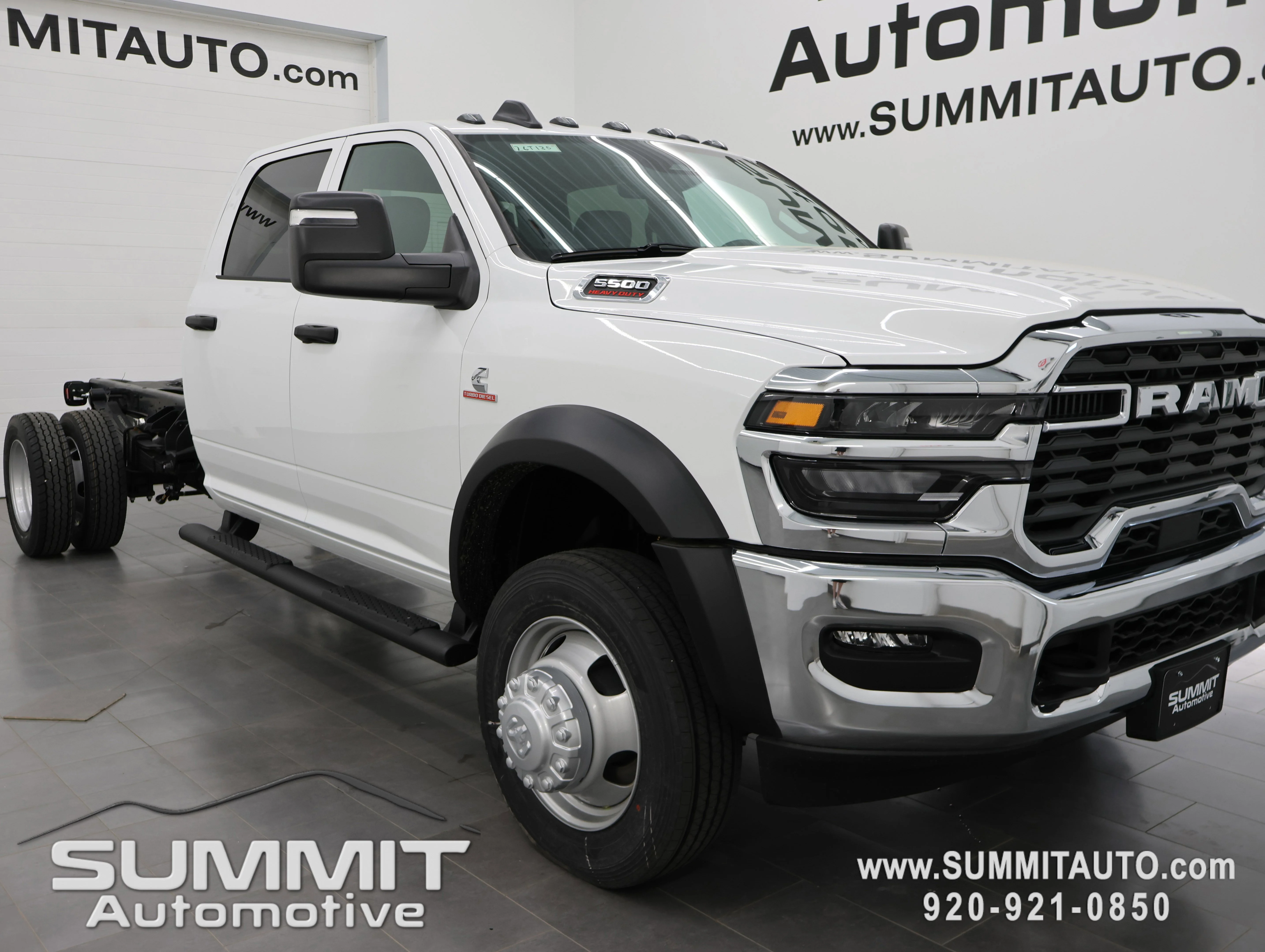 New 2026 Bright White Clearcoat RAM Tradesman image 2