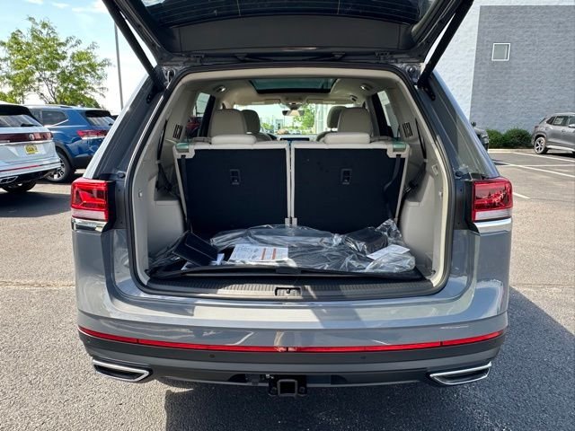 New 2026 Pure Gray Volkswagen 2.0T SE w/Technology image 16
