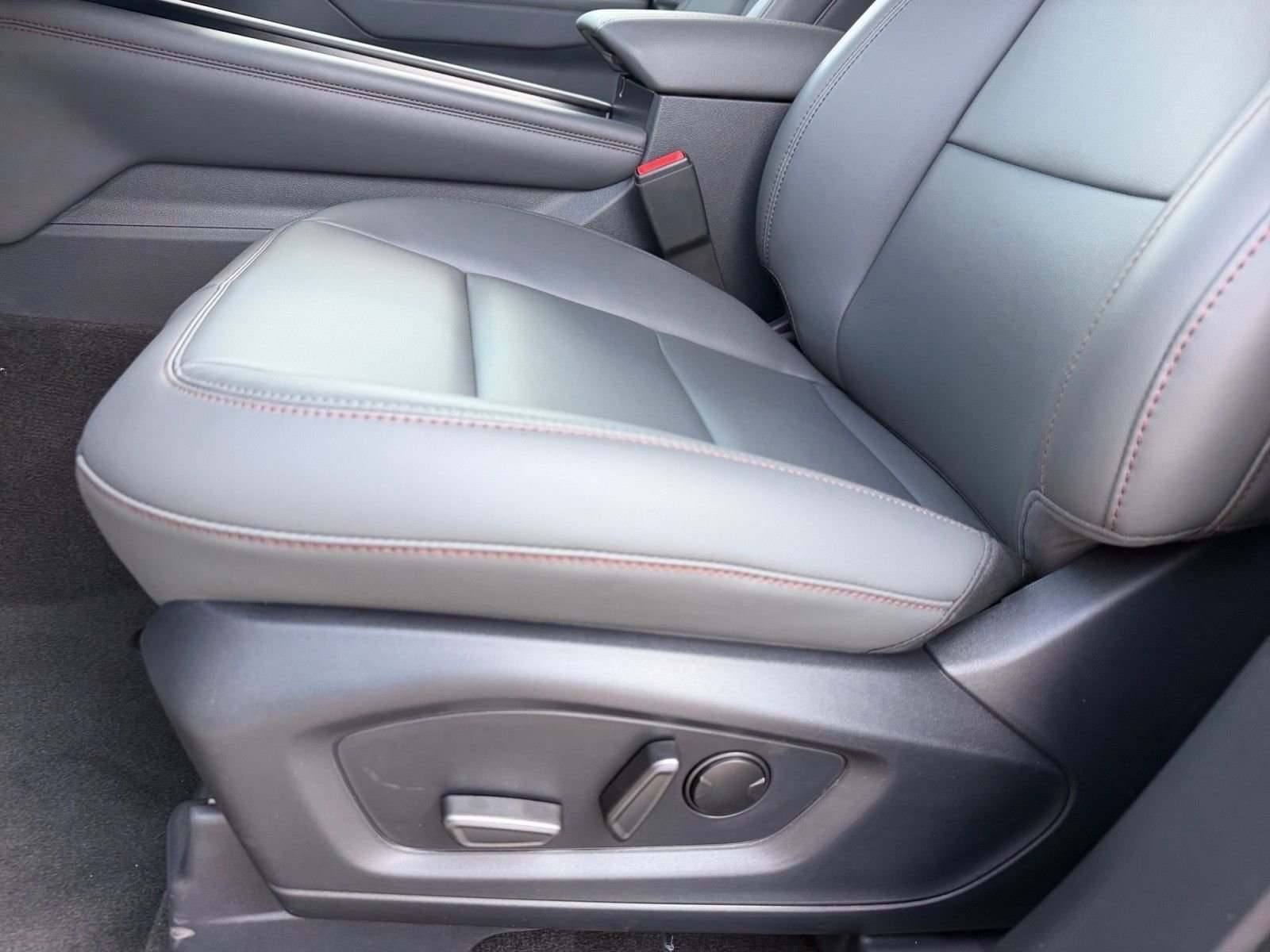 New 2027 Star White Metallic Tri-Coat Ford Active image 11