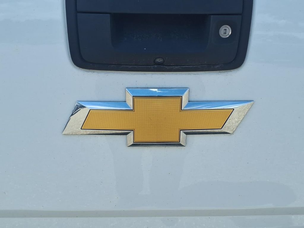Used 2018 White Chevrolet Z71 image 15
