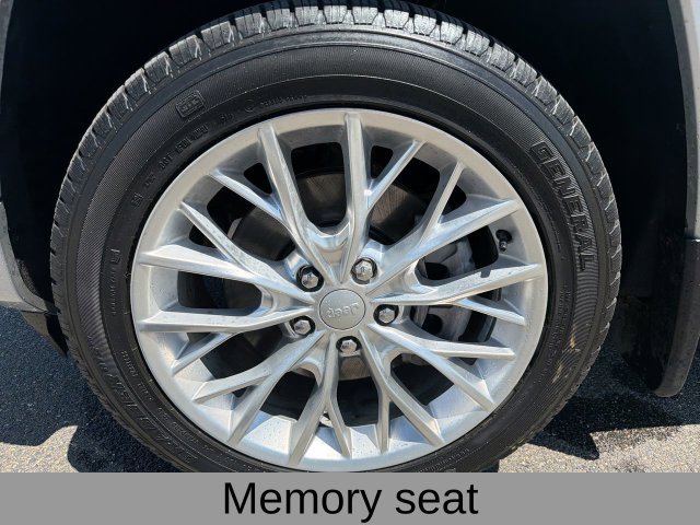 Used 2021 Silver Jeep Summit image 18