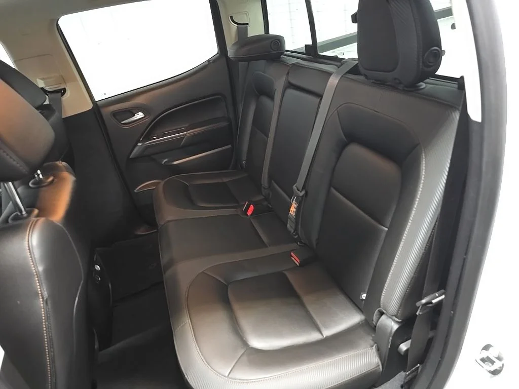 Used 2022 White GMC AT4 w/Leather image 31