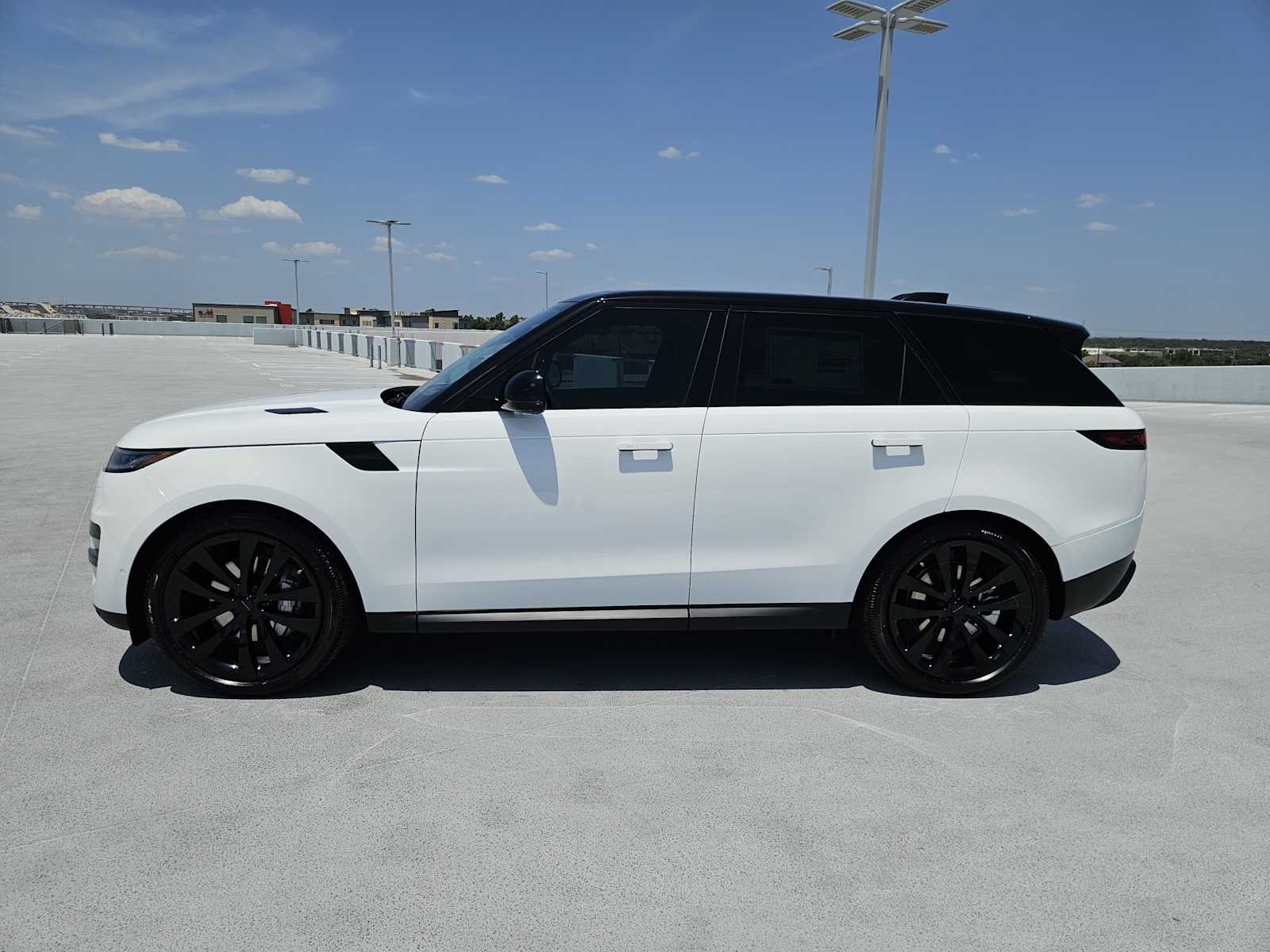 New 2026 Fuji White LAND ROVER SE image 4